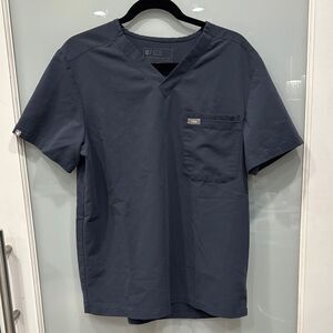 Figs Men's Light Navy Blue Short Sleeve Leon Three-Pocket Scrub Top Sz M